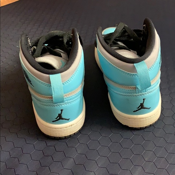 Retro Jordan 1 “high” - Picture 3 of 3